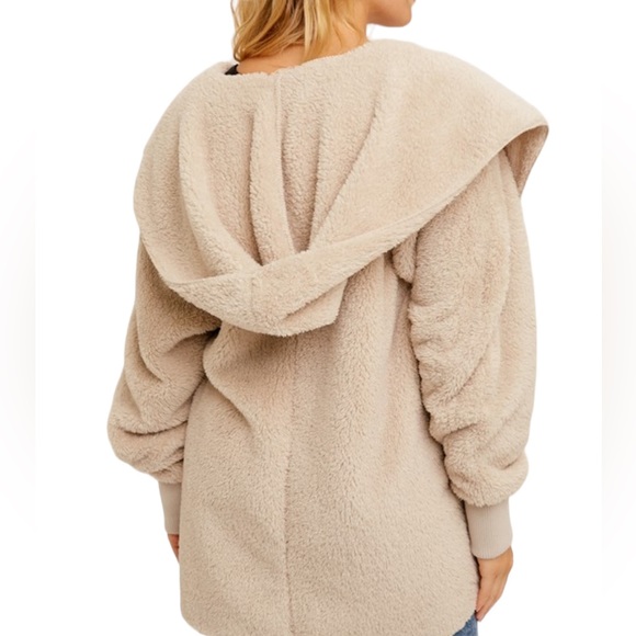 262. Women’s Latte Soft Plush Pocketed Hooded Jacket NWT - Picture 2 of 2
